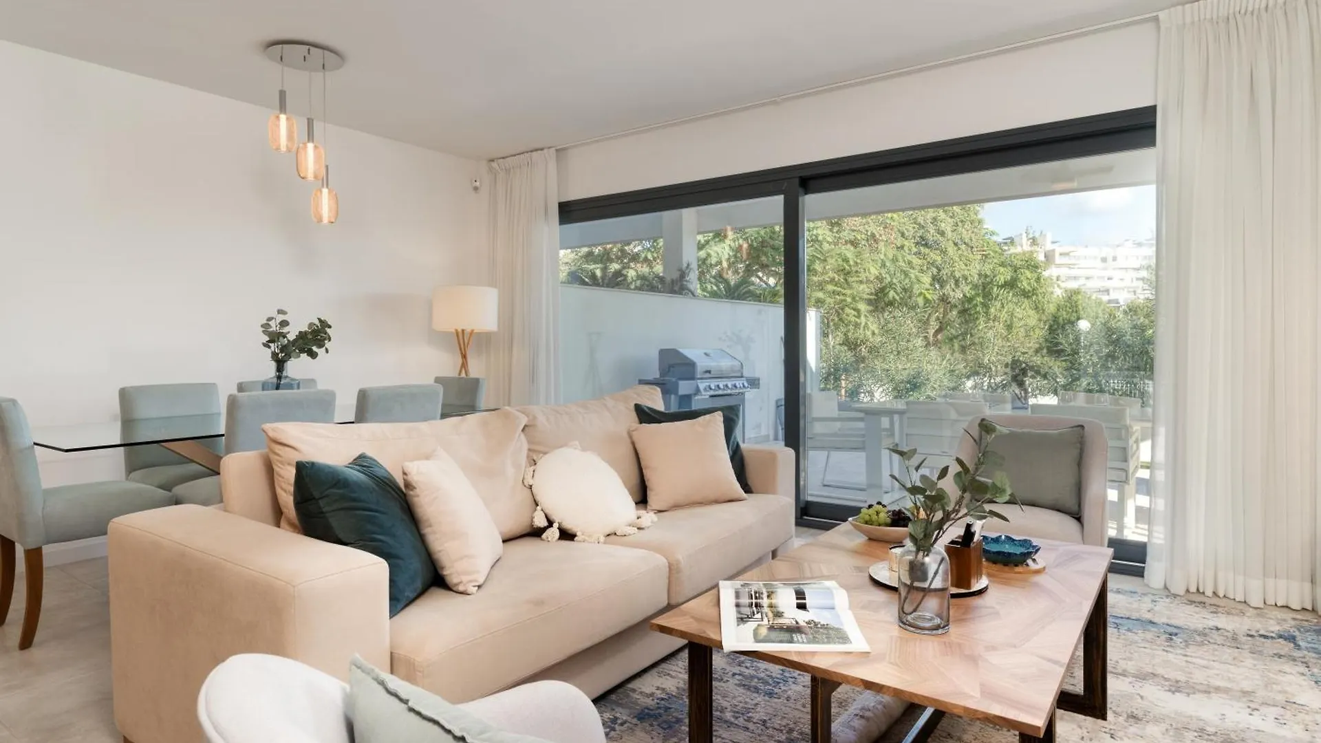 Spacious Apartment With Terrace And Garden Close To The Sea Estepona