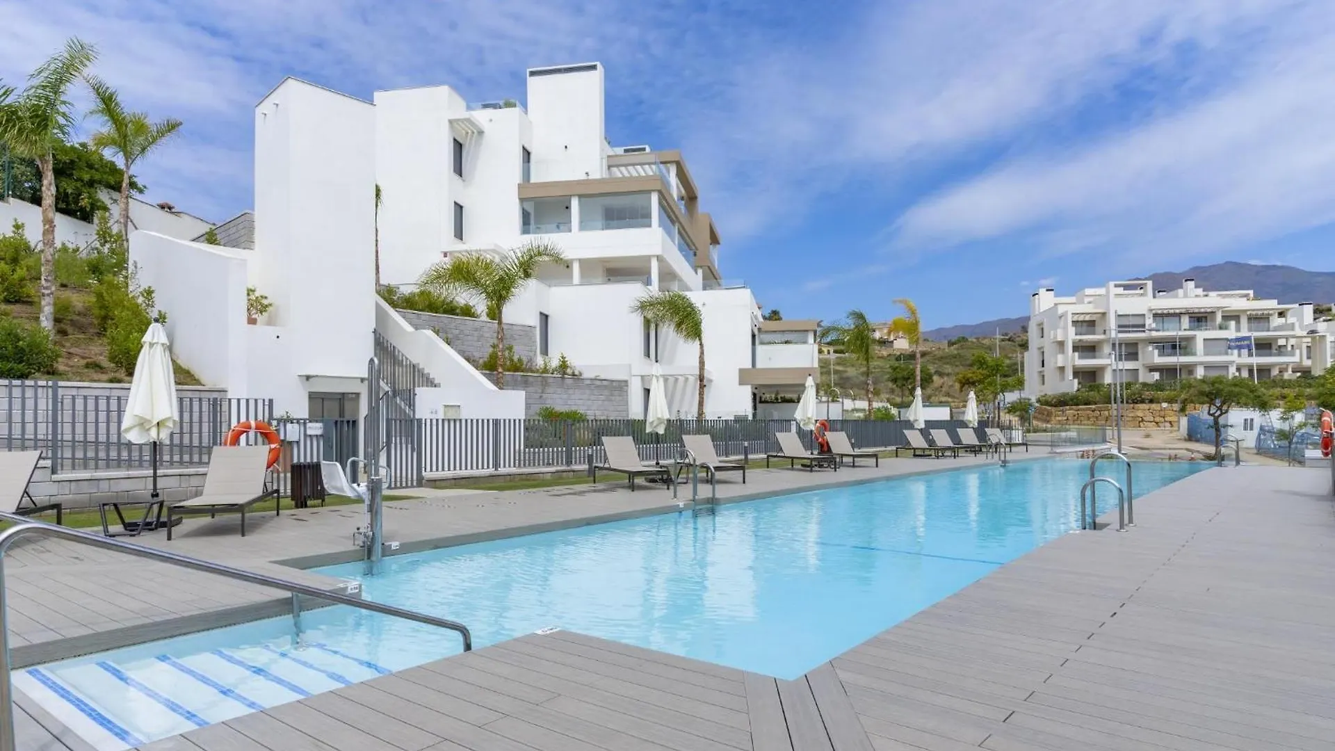 Spacious Apartment With Terrace And Garden Close To The Sea Estepona