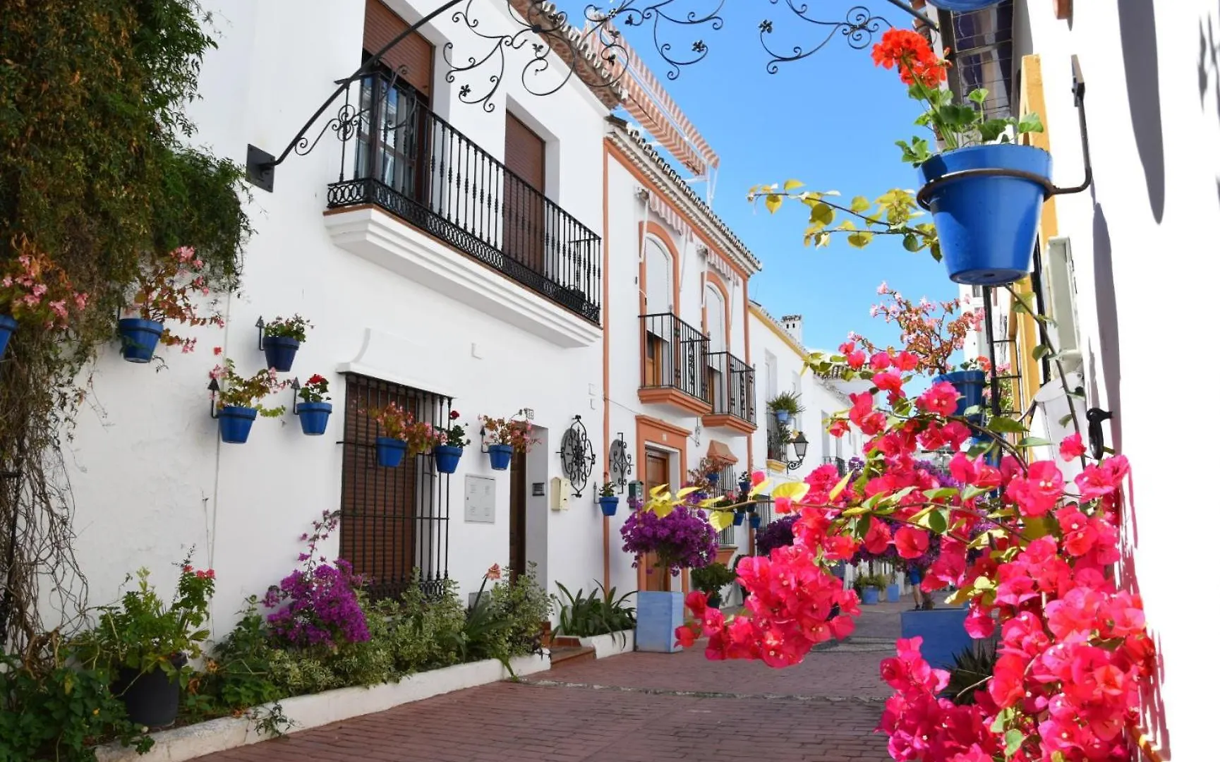 Spacious Apartment With Terrace And Garden Close To The Sea Estepona