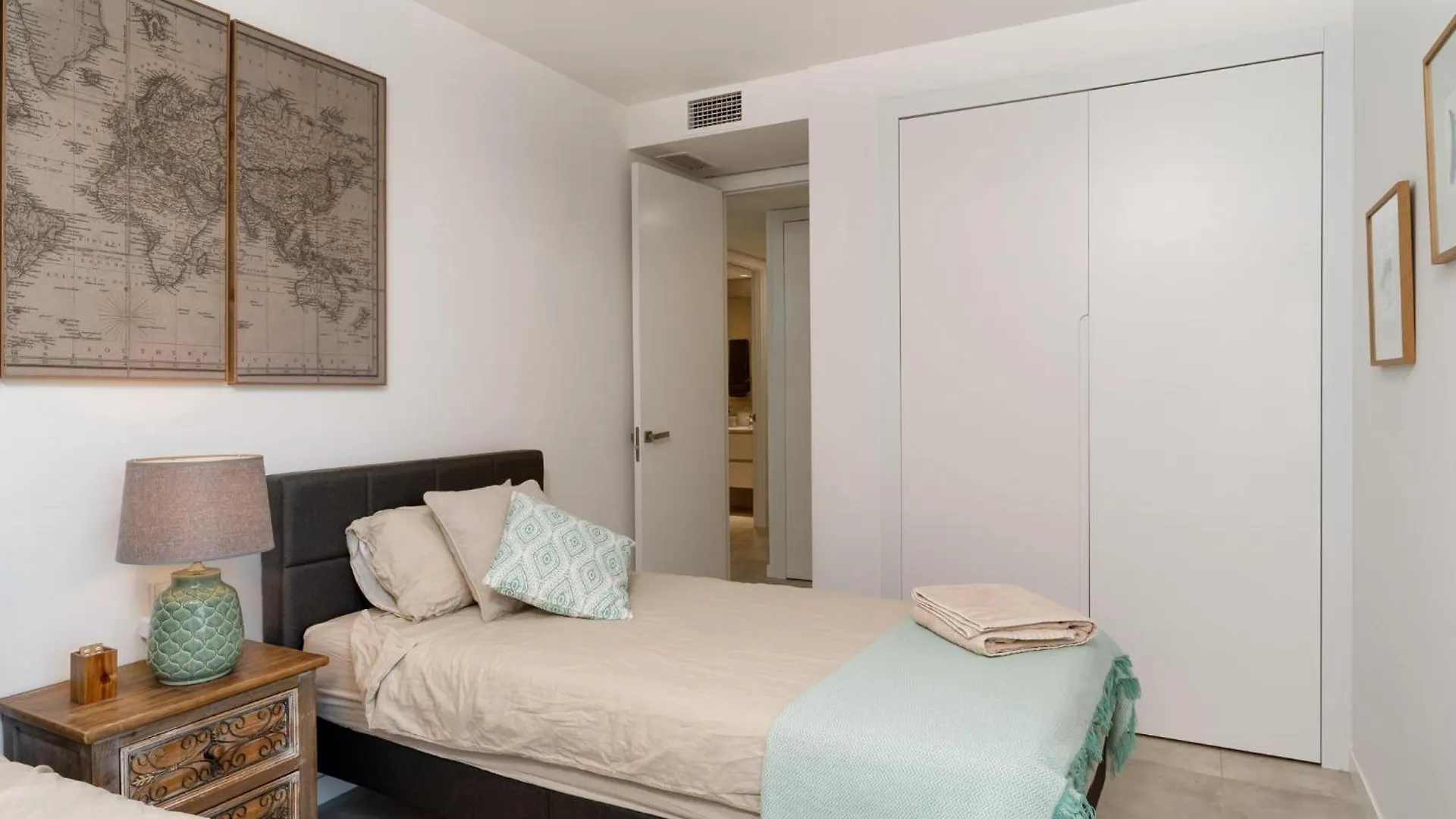Spacious Apartment With Terrace And Garden Close To The Sea إِستيبونا