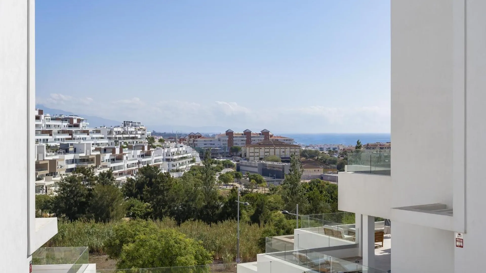 Spacious Apartment With Terrace And Garden Close To The Sea إِستيبونا