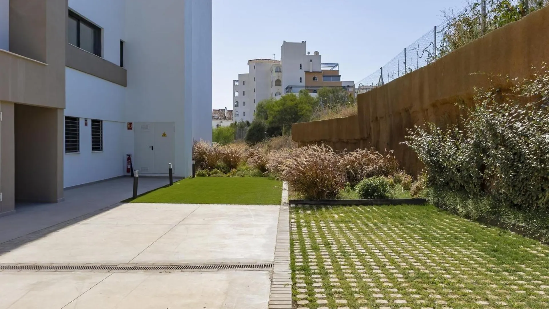 Spacious Apartment With Terrace And Garden Close To The Sea إِستيبونا