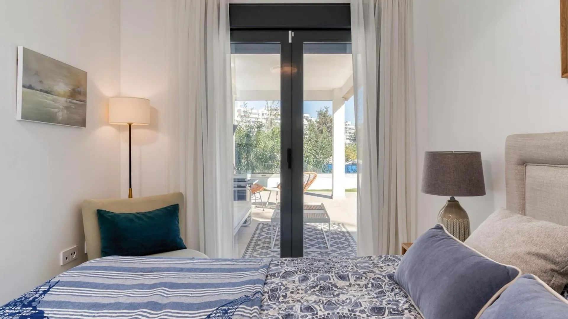 Spacious Apartment With Terrace And Garden Close To The Sea إِستيبونا