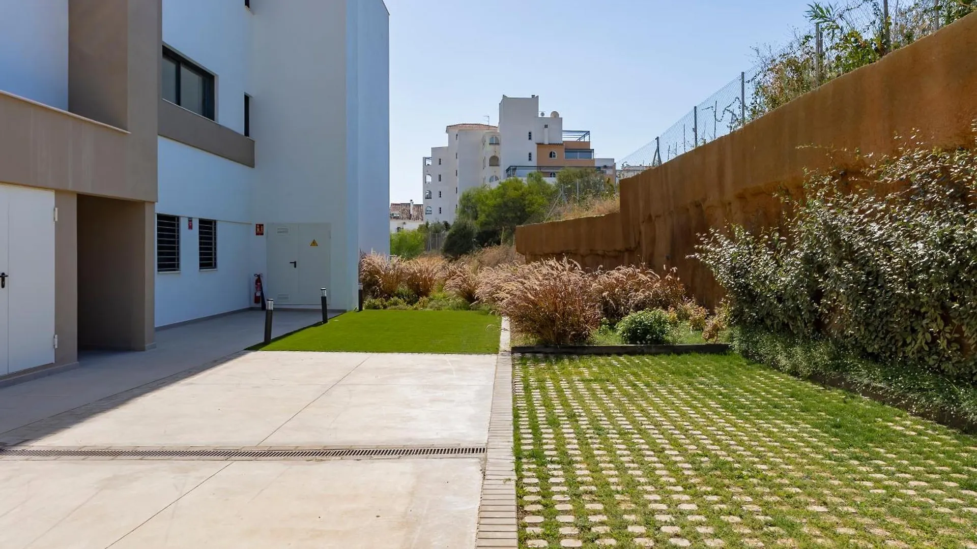 Spacious Apartment With Terrace And Garden Close To The Sea إِستيبونا