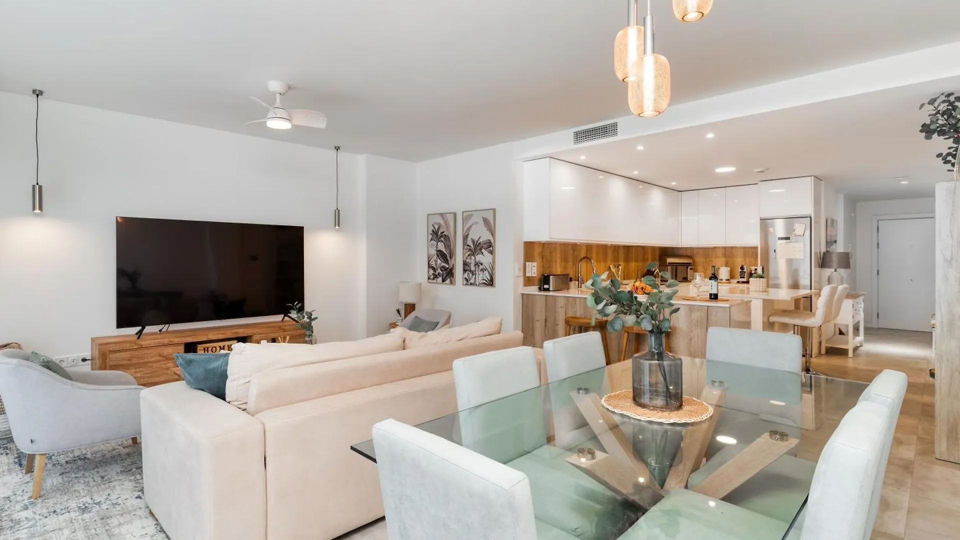 Spacious Apartment With Terrace And Garden Close To The Sea إِستيبونا