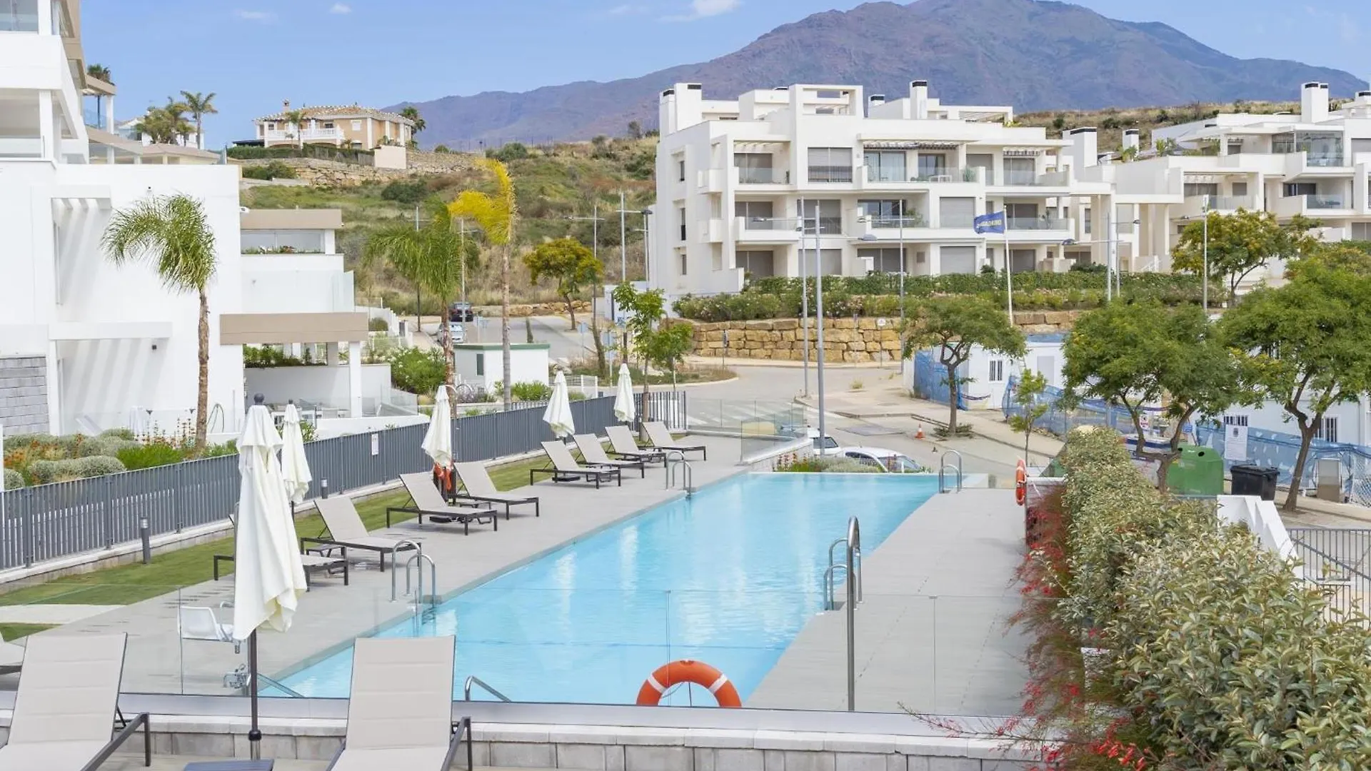 Spacious Apartment With Terrace And Garden Close To The Sea إِستيبونا